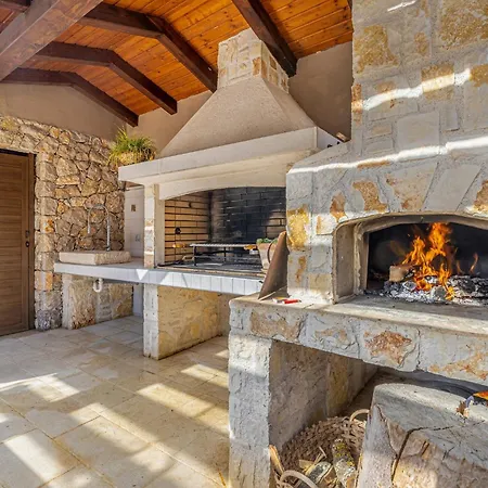 House Seascape I With Private Pool And Spacious Garden * Malinska