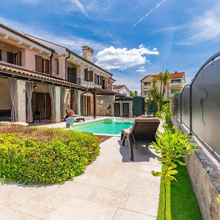 House Seascape I With Private Pool And Spacious Garden Nyaraló