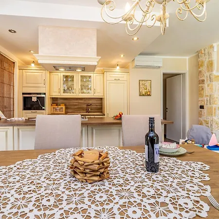 Nyaraló House Seascape I With Private Pool And Spacious Garden Malinska