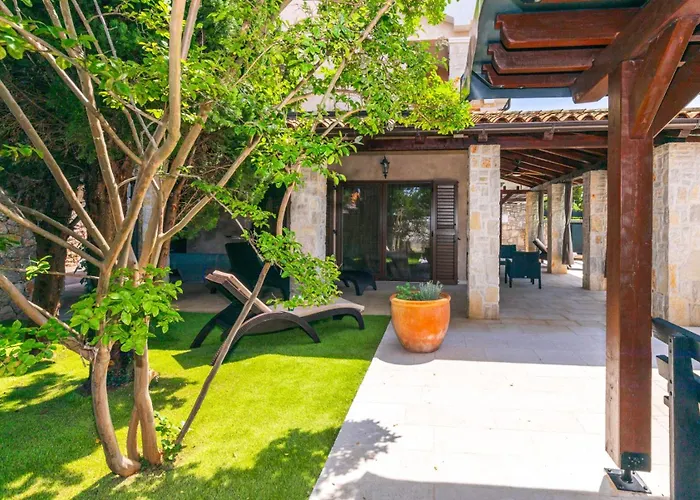 Dom wakacyjny House Seascape I With Private Pool And Spacious Garden