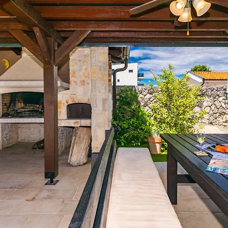 Dom wakacyjny House Seascape I With Private Pool And Spacious Garden