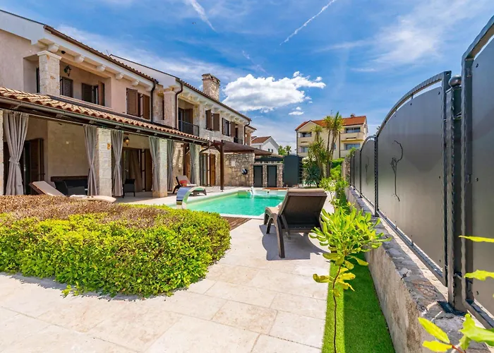 House Seascape I With Private Pool And Spacious Garden 펜션