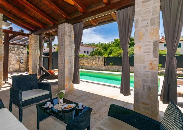House Seascape I With Private Pool And Spacious Garden 펜션 *